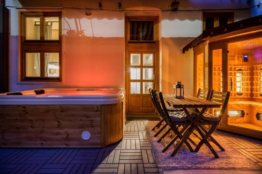 Wellness Wonderland Garden, Sauna, Jacuzzi In Cbd Apartament Budapeszt